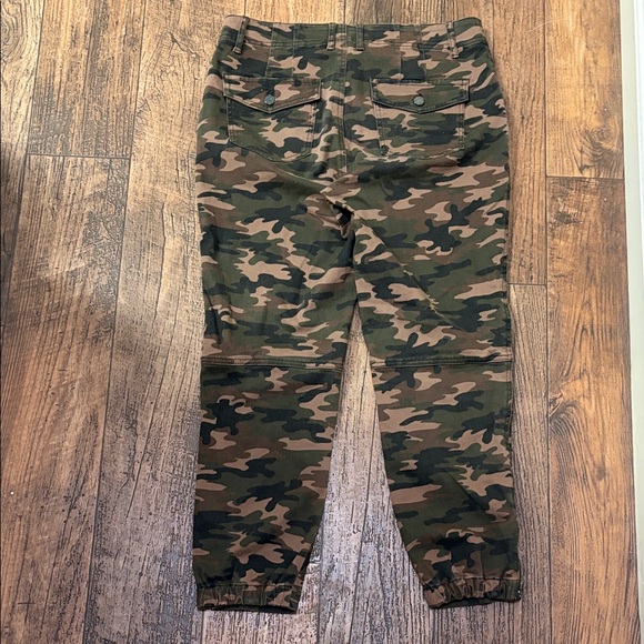 White House Black Market Camo High-Rise Slim Jeans - Picture 11 of 13